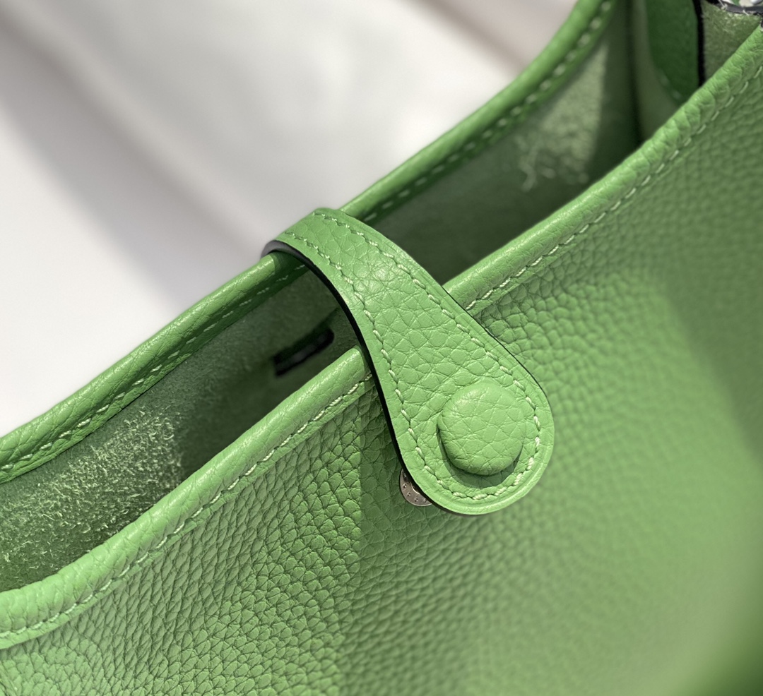 Hermes Evelyne 16 Amazone TPM Shoulder Bag In Green Kiwi Clemence Leather